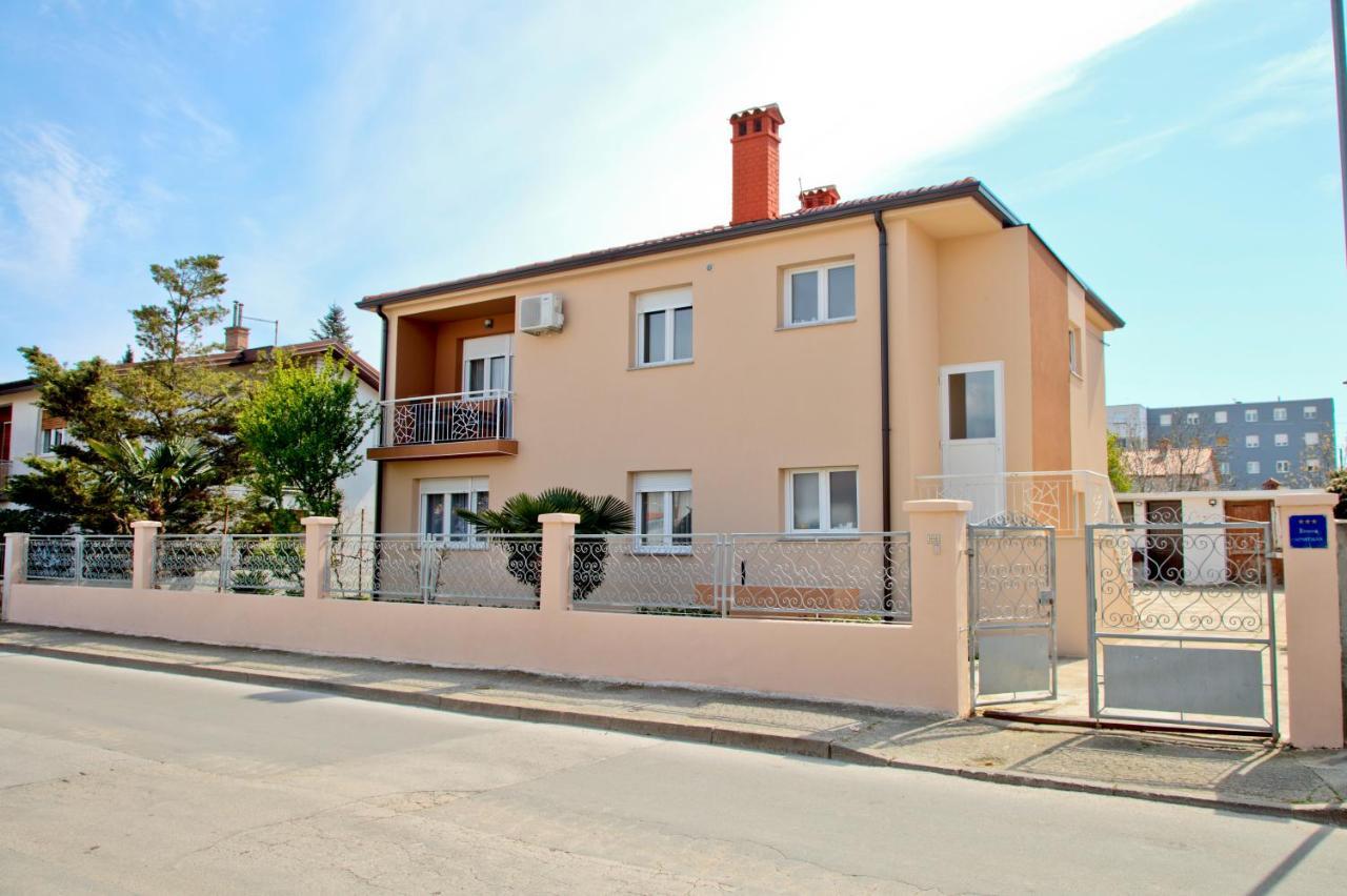 Apartment Kris Pula Zewnętrze zdjęcie