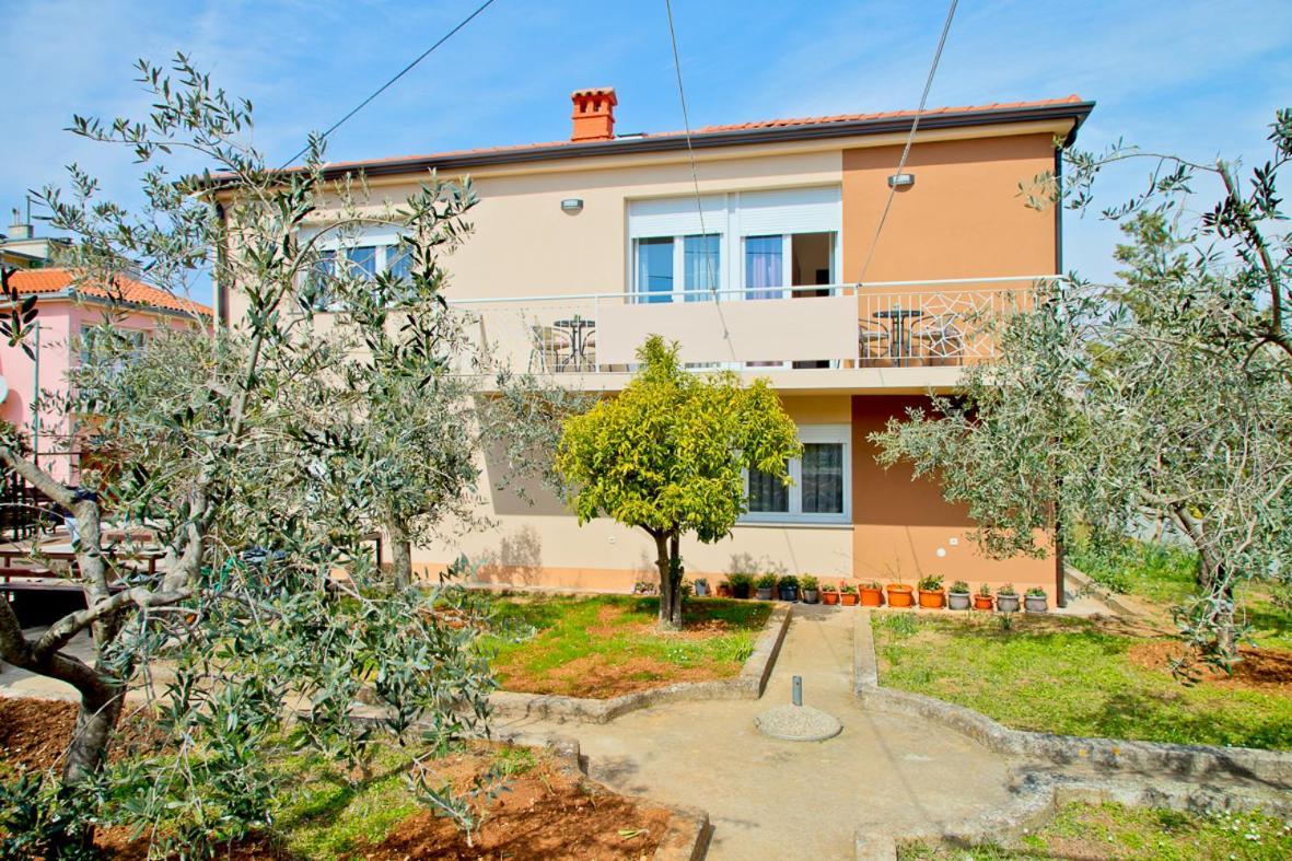 Apartment Kris Pula Zewnętrze zdjęcie